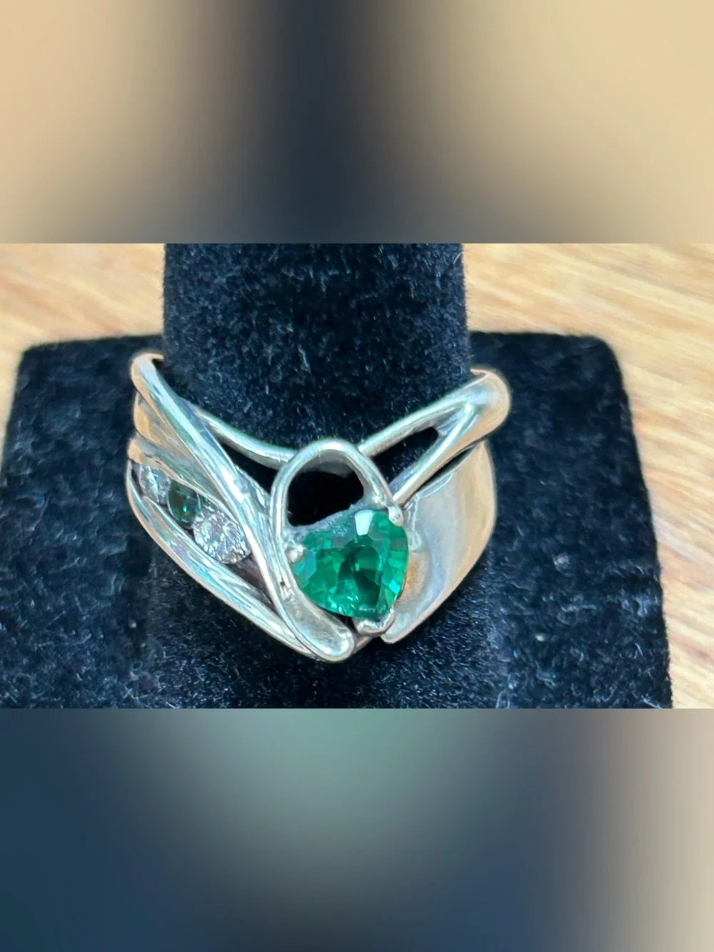 Vintage silver and green and clear stone ring. Sz 7